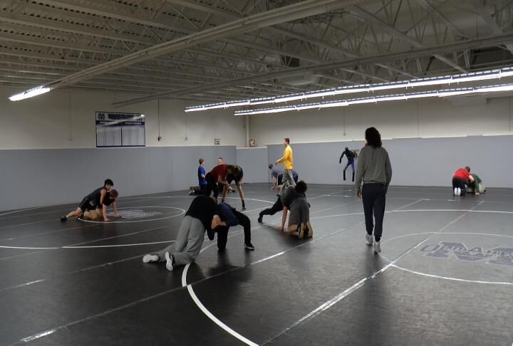 112921 Eau Claire Memorial wrestling practice